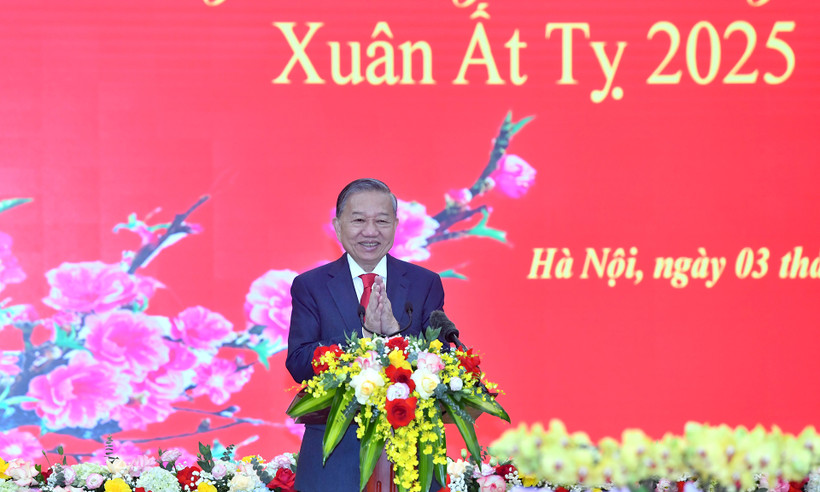 Tổng Bí thư Tô Lâm gặp mặt thân mật cán bộ, công chức, viên chức và người lao động Văn phòng Trung ương Đảng nhân dịp đầu Xuân Ất Tỵ. 