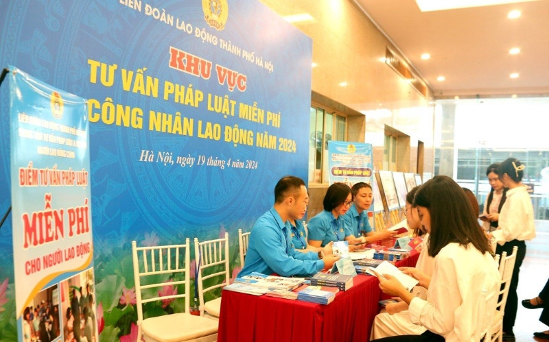 Tư vấn pháp luật miễn phí cho công nhân, người lao động tại Cung Văn hóa Lao động hữu nghị Việt Xô.
