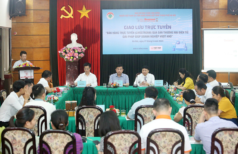 Quang cảnh buổi giao lưu.