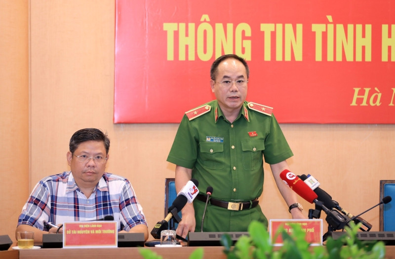 Thiếu tướng Nguyễn Thanh Tùng, Phó Giám đốc Công an thành phố Hà Nội thông tin tại buổi họp báo.