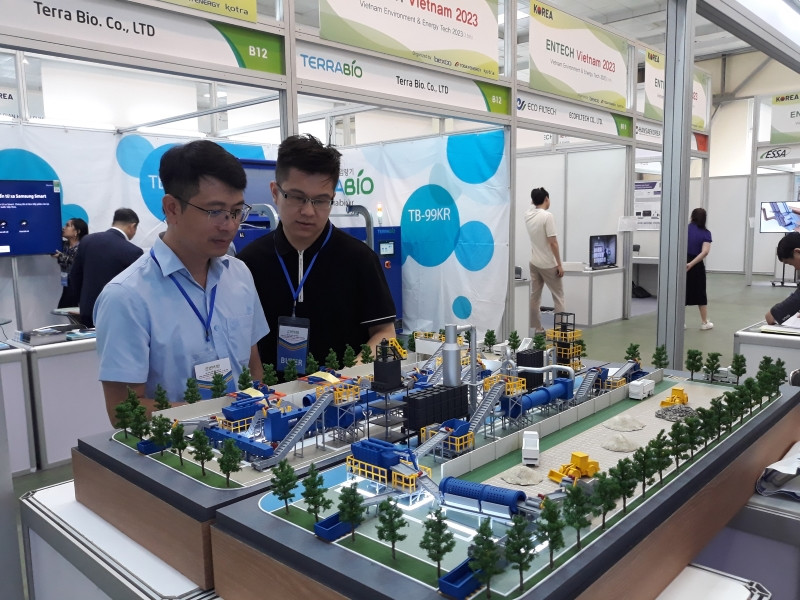 Các giải pháp công nghệ về năng lượng, môi trường được giới thiệu, quảng bá tại Hội chợ ENTECH HANOI 2023.