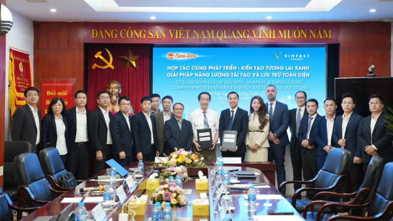 VinFast Energy và Rạng Đông hợp tác phát triển giải pháp năng lượng tái tạo và pin lưu trữ.