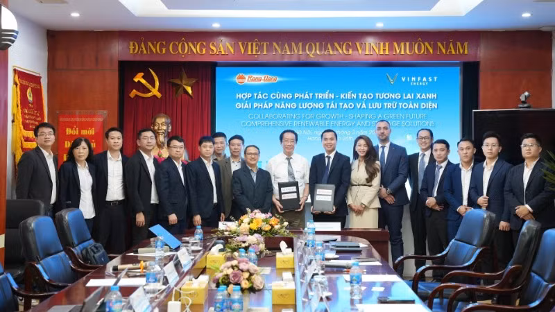 VinFast Energy và Rạng Đông hợp tác phát triển giải pháp năng lượng tái tạo và pin lưu trữ.