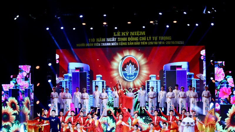 Chương trình nghệ thuật tại lễ kỷ niệm.