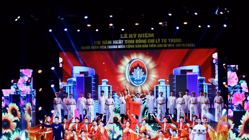 Chương trình nghệ thuật tại lễ kỷ niệm.