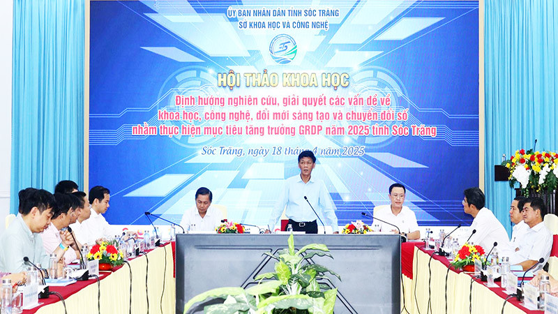 Bí thư Tỉnh ủy Sóc Trăng Lâm Văn Mẫn phát biểu chỉ đạo hội thảo.