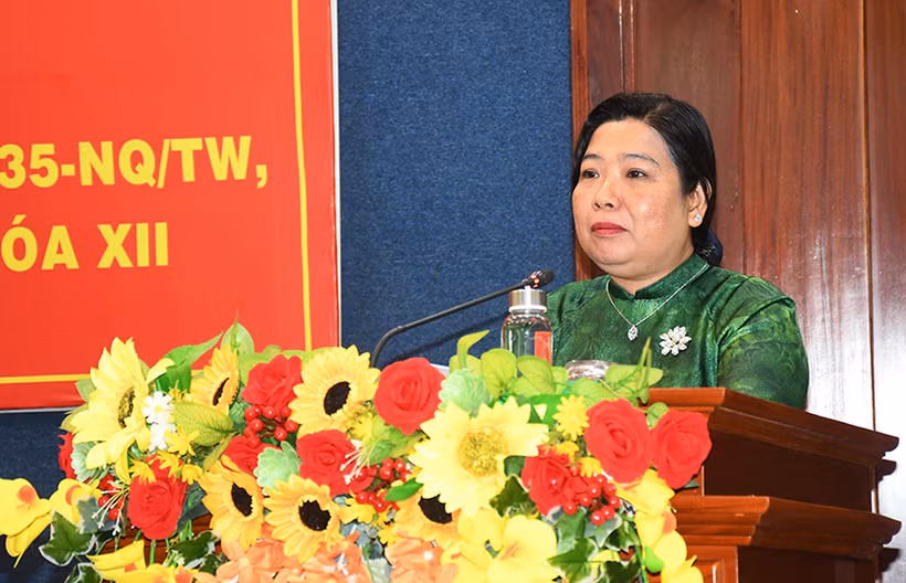 Đồng chí Hồ Thị Cẩm Đào - Phó Bí thư Thường trực Tỉnh ủy, Trưởng Ban Chỉ đạo 35 tỉnh Sóc Trăng phát biểu chỉ đạo Hội nghị.