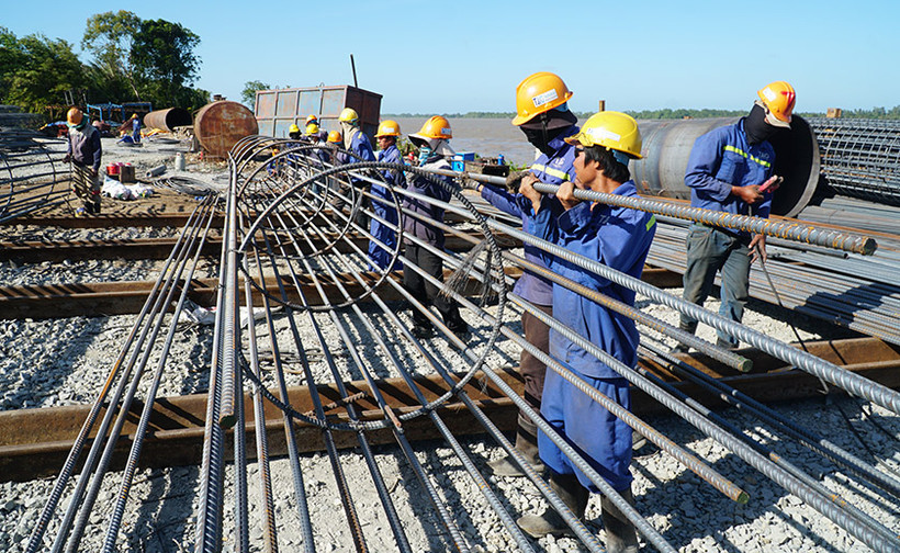 Khẩn trương thi công công trình cầu Đại Ngãi