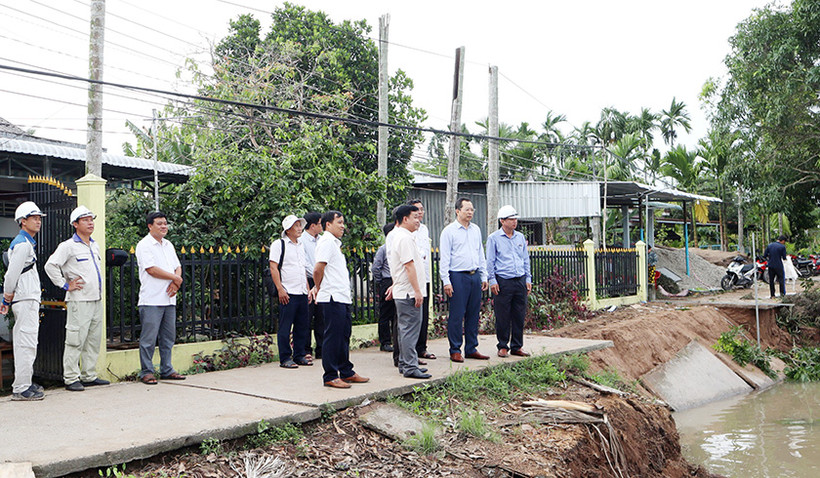 Lãnh đạo tỉnh Sóc Trăng khảo sát khu vực sạt lở tại cống âu Rạch Mọp (Sóc Trăng).