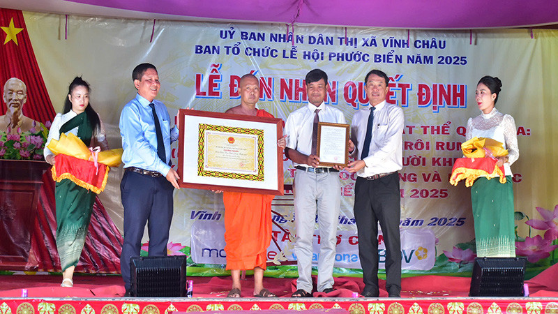 Lễ đón Công nhận Lễ hội Chrôi Rum Chếk được đưa vào Danh mục Di sản văn hóa phi vật thể quốc gia.