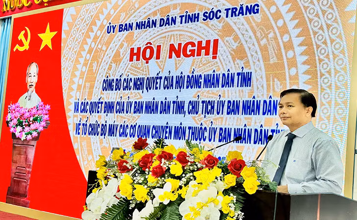 Chủ tịch Ủy ban nhân dân tỉnh Sóc Trăng Trần Văn Lâu phát biểu tại hội nghị.