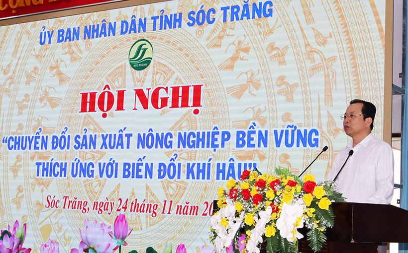Phó Chủ tịch Ủy ban nhân dân tỉnh Sóc Trăng Vương Quốc Nam phát biểu tại hội nghị