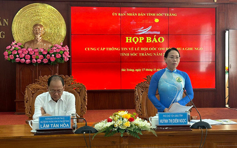 Trưởng Ban Tổ chức lễ hội Huỳnh Thị Diễm Ngọc phát biểu tại cuộc họp báo.