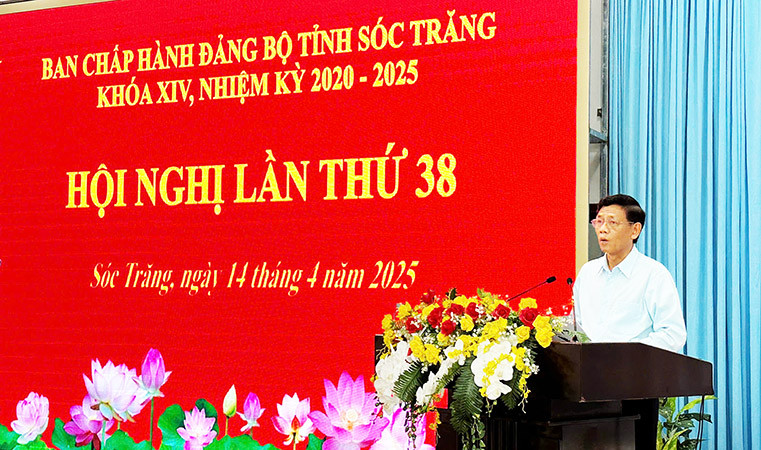 Bí thư Tỉnh ủy Sóc Trăng chỉ đạo hội nghị.