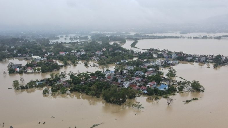 Ngập úng khu vực ngoại thành Hà Nội. 