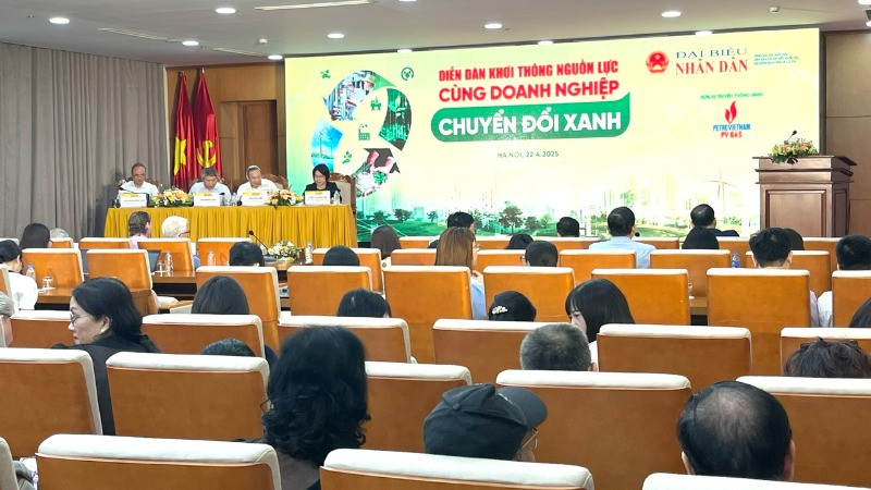 Diễn đàn “Khơi thông nguồn lực cùng doanh nghiệp chuyển đổi xanh”. (Ảnh: AN NGUYÊN)