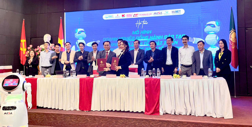 Trường đại học Kinh tế, Đại học Quốc gia Hà Nội ký kết các biên bản ghi nhớ (MOU) với nhiều tập đoàn, doanh nghiệp lớn. (Ảnh: KIM DUNG)