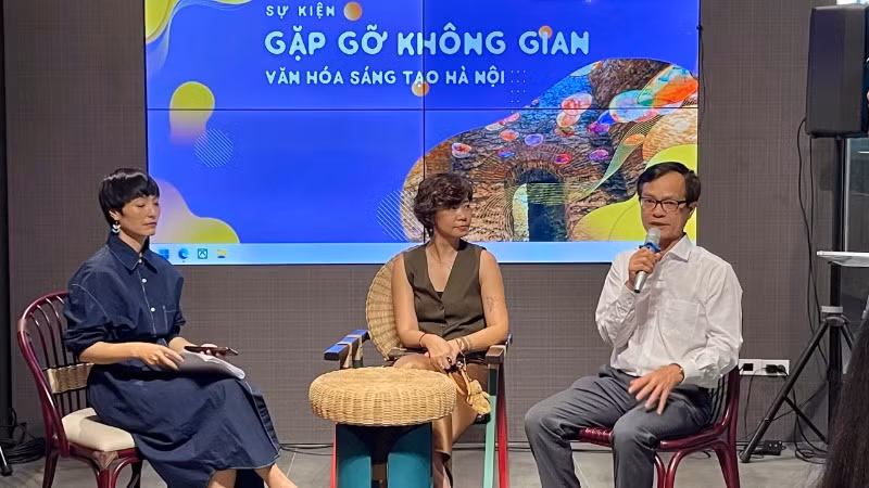 Các đại biểu trao đổi về việc cần thiết hình thành Mạng lưới không gian văn hóa sáng tạo.