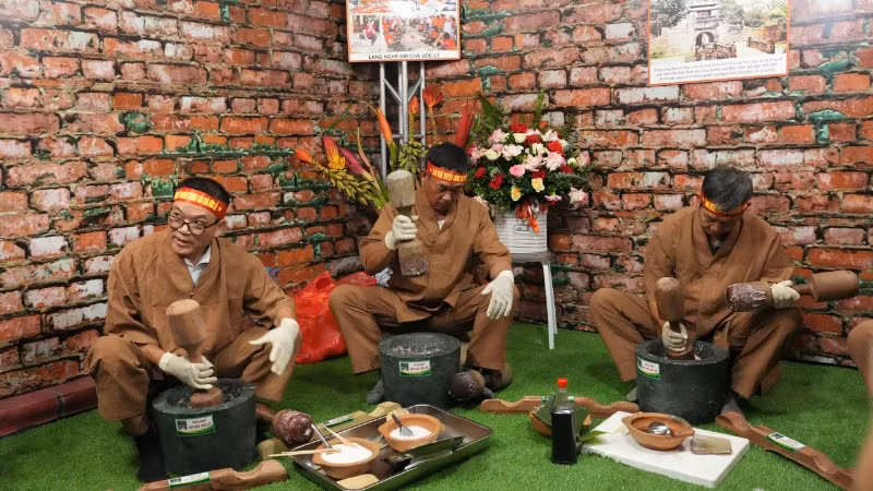 Trình diễn giã giò trong Lễ hội. Ảnh: BTC.