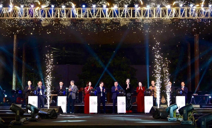 Các đại biểu khai mạc Lễ hội Thiết kế Sáng tạo Hà Nội 2023.