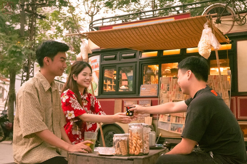 Khách du lịch được trải nghiệm thời bao cấp khi tham gia chương trình.