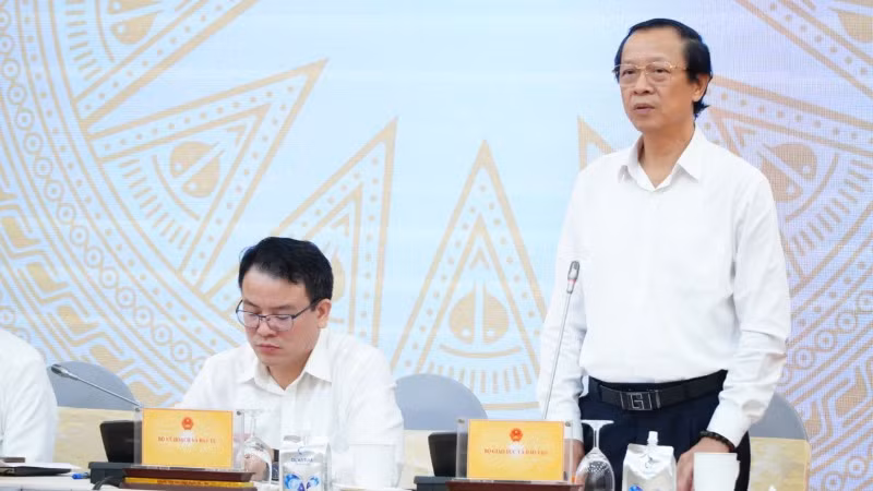 Thứ trưởng Giáo dục và Đào tạo Phạm Ngọc Thưởng phát biểu tại họp báo. 