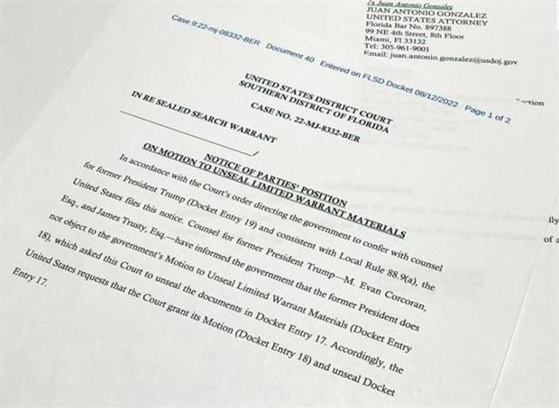 Các tài liệu do FBI thu giữ được tại tư dinh của cựu Tổng thống Donald Trump ở Palm Beach, Florida, ngày 18/8/2022. Ảnh: AP/TTXVN