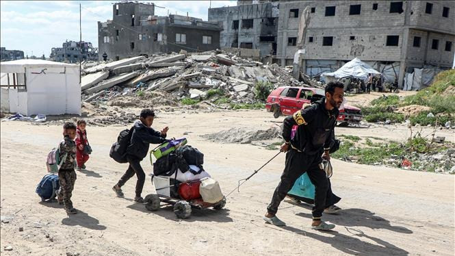 Người dân sơ tán tránh xung đột tại Shuja'iyya, Dải Gaza ngày 19/3/2025. (Ảnh: THX/TTXVN)