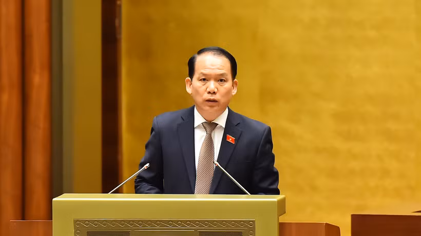 Chủ nhiệm Ủy ban Pháp luật của Quốc hội Hoàng Thanh Tùng trình bày Báo cáo giải trình, tiếp thu, chỉnh lý dự thảo Luật Thủ đô (sửa đổi) tại phiên họp chiều 28/5. (Ảnh: THỦY NGUYÊN)