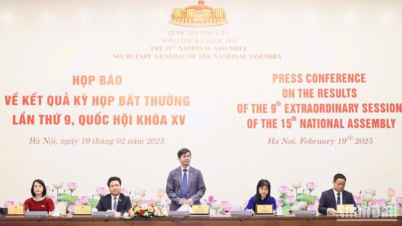 Tổng Thư ký Quốc hội, Chủ nhiệm Văn phòng Quốc hội Lê Quang Tùng chủ trì họp báo công bố kết quả Kỳ họp bất thường lần thứ 9, Quốc hội khóa XV. (Ảnh: DUY LINH) 