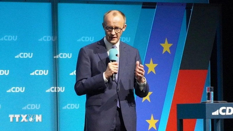Lãnh đạo đảng Liên minh Dân chủ/Xã hội Cơ đốc giáo (CDU/CSU) Đức Friedrich Merz phát biểu vận động cử tri trước cuộc bầu cử Quốc hội tại Berlin, ngày 23/2/2025. (Ảnh: Kyodo/TTXVN)