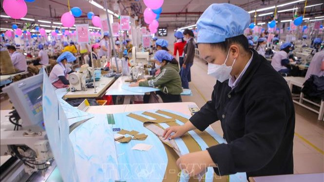 Công nhân sản xuất hàng may mặc tại Công ty Cổ phần Dệt May 29/3. (Ảnh minh họa: TTXVN) 