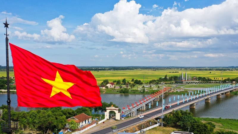Chiến dịch hướng tới mục tiêu lan tỏa tinh thần dù là ai, dù ở bất cứ nơi nào vẫn sẽ luôn hướng về lá cờ Tổ quốc để bày tỏ tình yêu nước và niềm tự hào dân tộc. (Ảnh: SƠN BÁCH)