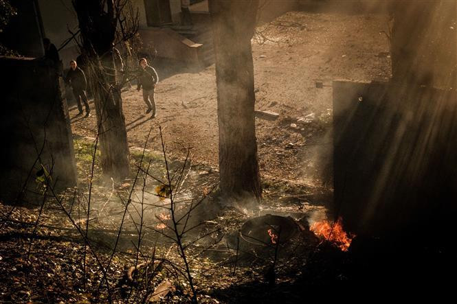 Hiện trường một vụ nổ tại Kiev, Ukraine, ngày 17/10/2022. Ảnh: AFP/TTXVN