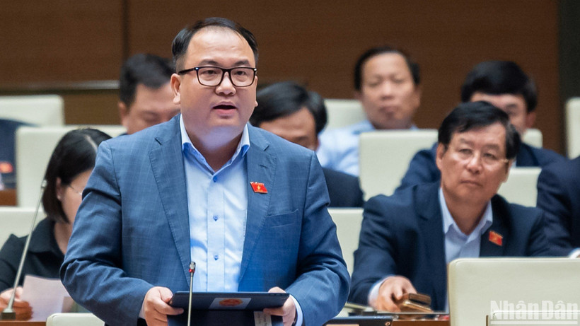 Đại biểu Phạm Trọng Nghĩa - Đoàn đại biểu Quốc hội tỉnh Lạng Sơn phát biểu. (Ảnh: ĐĂNG KHOA) 