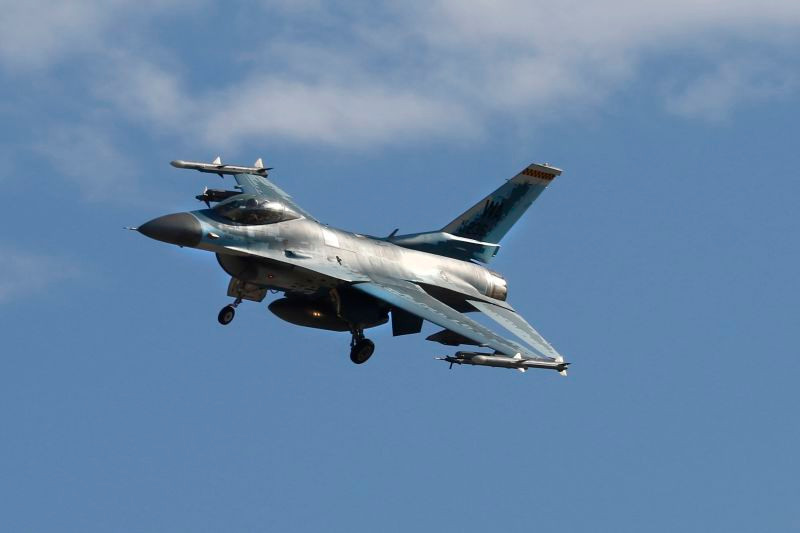 Tiêm kích F-16 trên không phận gần Las Vegas, Nevada, Mỹ, ngày 16/2/2022. (Ảnh: Larry MacDougal/MCDOL/AP/FILE)