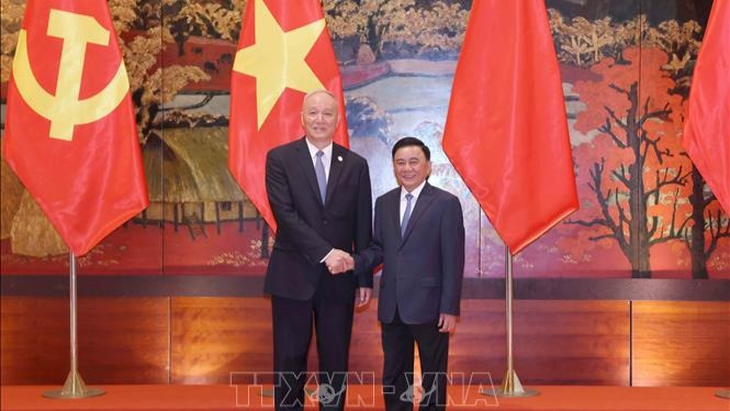 Đồng chí Trần Cẩm Tú, Ủy viên Bộ Chính trị, Thường trực Ban Bí thư và đồng chí Thái Kỳ, Ủy viên Thường vụ Bộ Chính trị, Bí thư Ban Bí thư, Chánh Văn phòng Trung ương Đảng Cộng sản Trung Quốc. (Ảnh: TTXVN) 