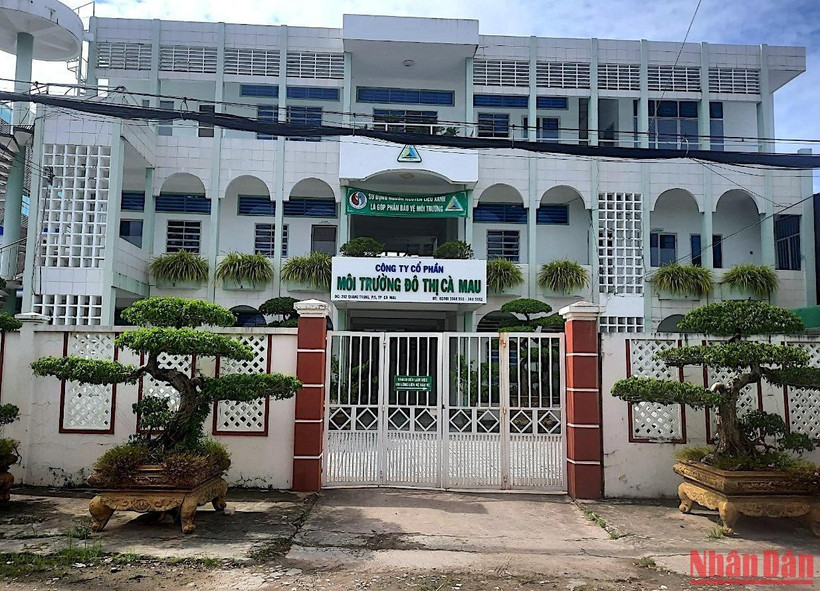 Đơn vị bị Thanh tra tỉnh Cà Mau đề nghị thu hồi hơn 100 triệu đồng mua điện thoại đắt tiền tặng lãnh đạo.