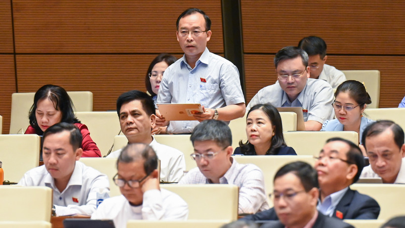 Đại biểu Trần Văn Tuấn-Đoàn đại biểu Quốc hội tỉnh Bắc Giang phát biểu. (Ảnh: DUY LINH) 