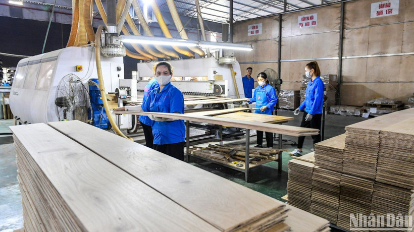 Cán cân thương mại 11 tháng năm 2023 ước tính xuất siêu 25,82 tỷ USD. (Ảnh minh họa: THÀNH ĐẠT) 