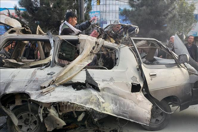 Hiện trường 1 vụ đánh bom xe ở Kabul, Afghanistan. (Ảnh tư liệu: AFP/TTXVN)