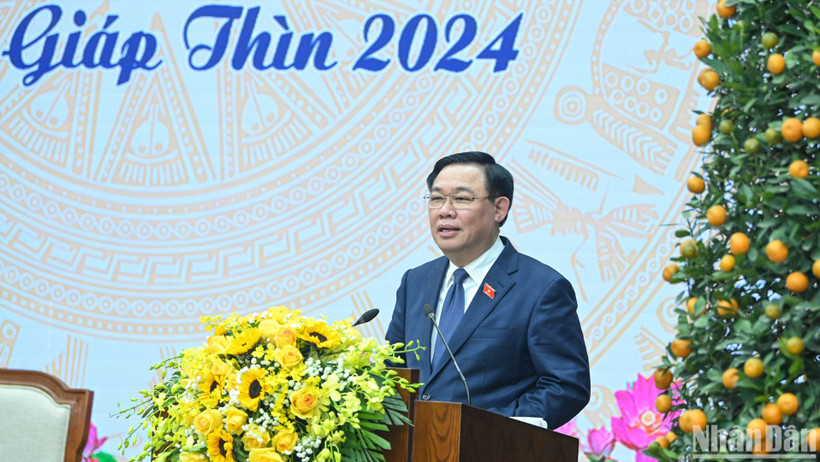 Chủ tịch Quốc hội Vương Đình Huệ phát biểu tại buổi làm việc. (Ảnh: DUY LINH)