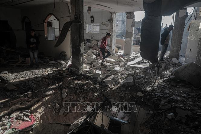 Ngôi nhà bị phá hủy sau cuộc oanh kích của Israel tại trại tị nạn Deir al-Balah, Dải Gaza, ngày 9/1/2025. (Ảnh: THX/TTXVN)