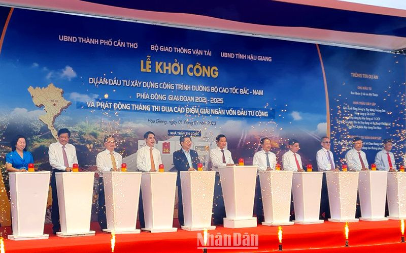 Nghi thức khởi công dự án.