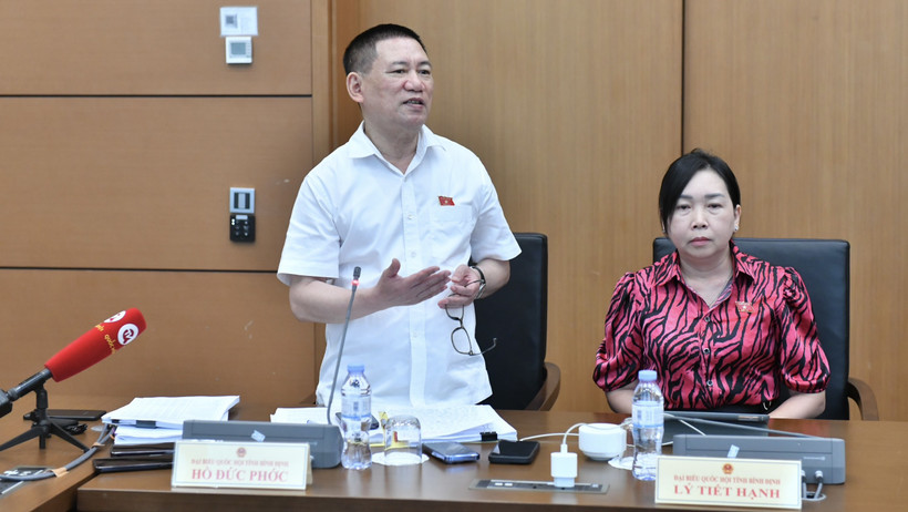 Bộ trưởng Tài chính Hồ Đức Phớc phát biểu tại phiên thảo luận Tổ 8. (Ảnh: ĐĂNG KHOA)