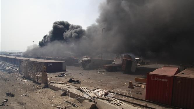 Hiện trường vụ nổ tại cảng Shahid Rajaee ở tỉnh Hormozgan, Iran ngày 26/4/2025. (Ảnh: THX/TTXVN)
