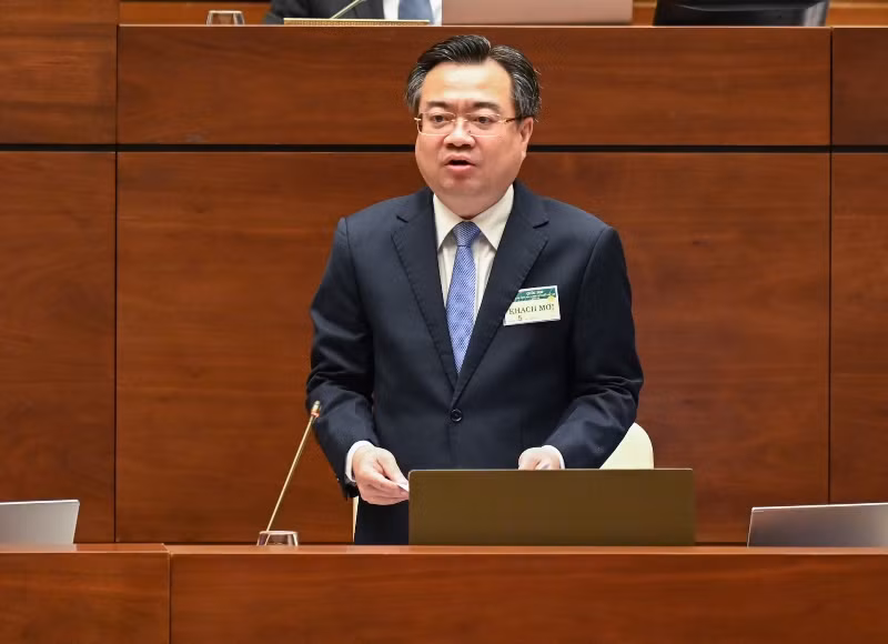 Bộ trưởng Xây dựng Nguyễn Thanh Nghị tiếp thu, giải trình, làm rõ một số vấn đề đại biểu Quốc hội nêu. (Ảnh: DUY LINH)