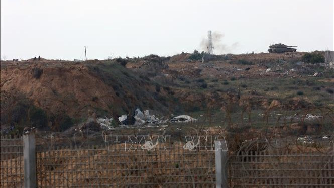 Xe quân sự Israel tại Dải Gaza. (Ảnh: THX/TTXVN)
