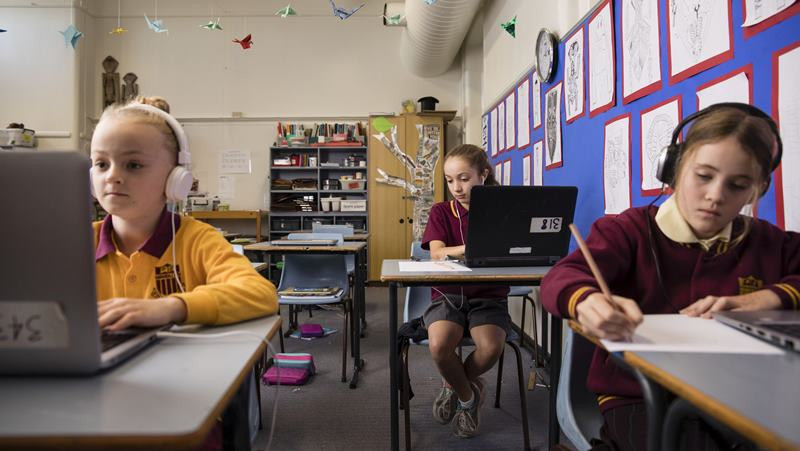 Khoảng 1/3 học sinh từ lớp 3 đến lớp 9 ở Australia không đạt chuẩn thông thạo trong các bài kiểm tra đọc, viết và tính toán. (Ảnh minh họa: The Sydney Morning Herald) 