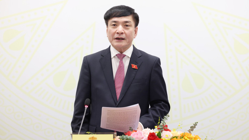 Tổng Thư ký Quốc hội-Chủ nhiệm Văn phòng Quốc hội Bùi Văn Cường phát biểu tại họp báo. (Ảnh: DUY LINH) 